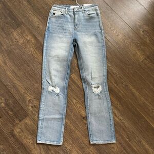 NWT Women’s Light Wash Kancan High Rise Slim Straight Leg Jeans Size 7 / 27